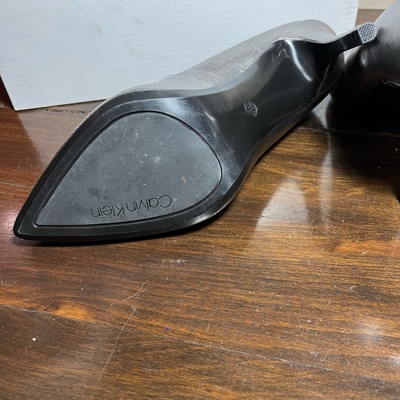 CK PUMPS GRAY 5.5 - Picture 3 of 8